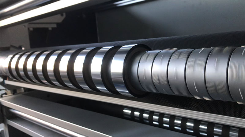 智能控制：現(xiàn)代燙金箔分切機(jī)的核心技術(shù)優(yōu)勢(shì)